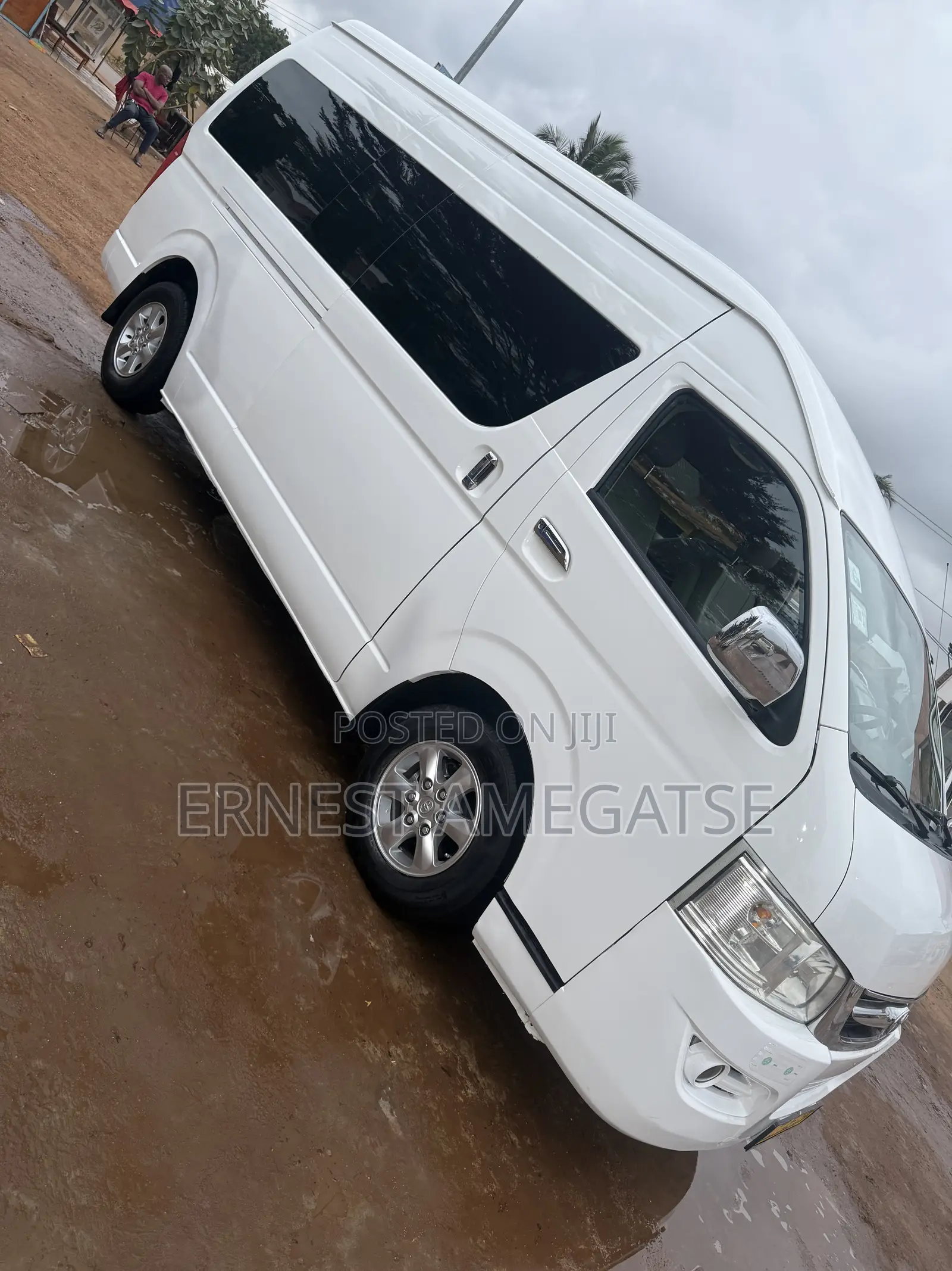 Toyota HiAce 2012 White