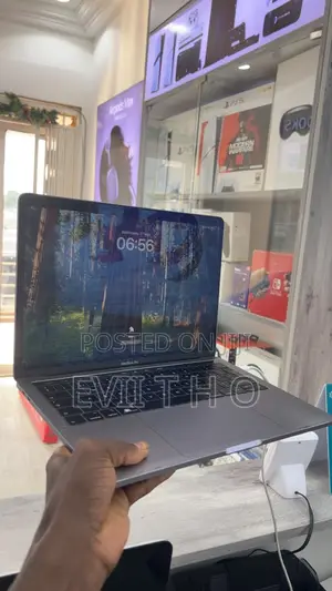 Laptop Apple MacBook Pro 2018 16GB Intel Core i7 SSD 512GB