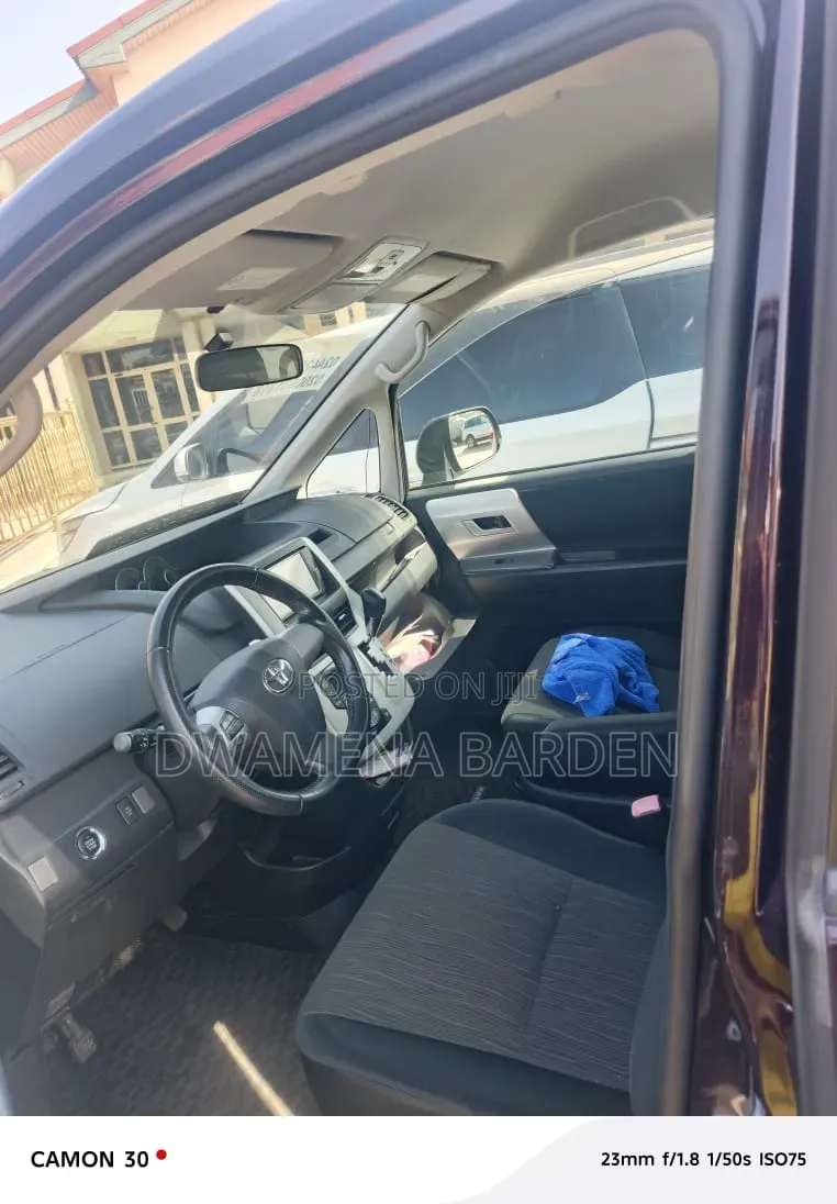 Toyota Voxy 2010 Black