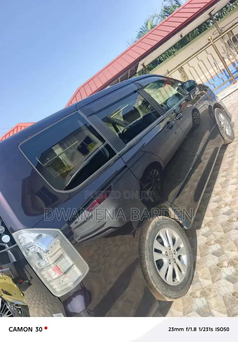 Toyota Voxy 2010 Black
