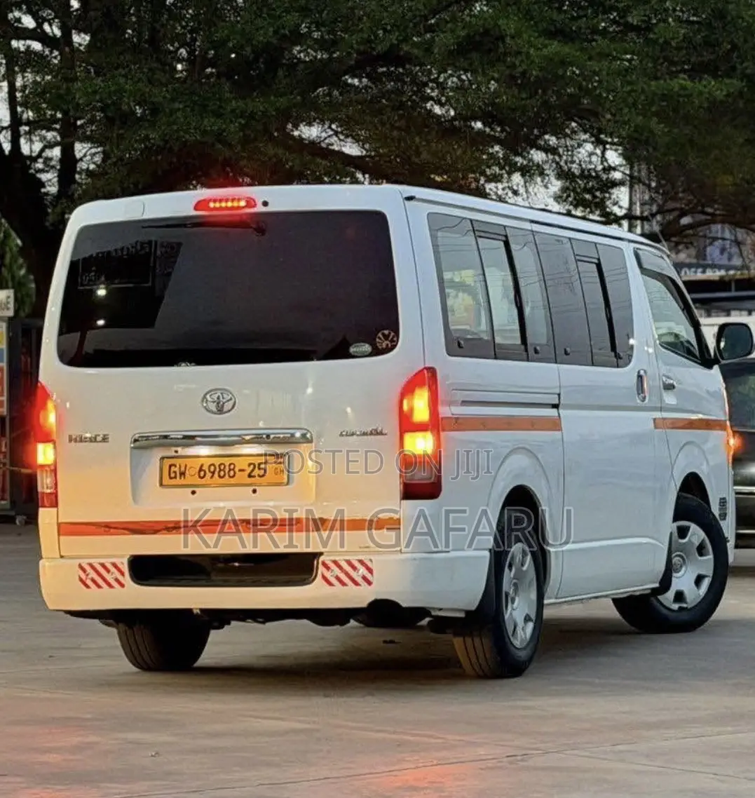 Toyota HiAce 2010 White