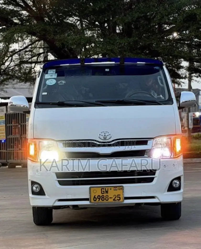 Toyota HiAce 2010 White