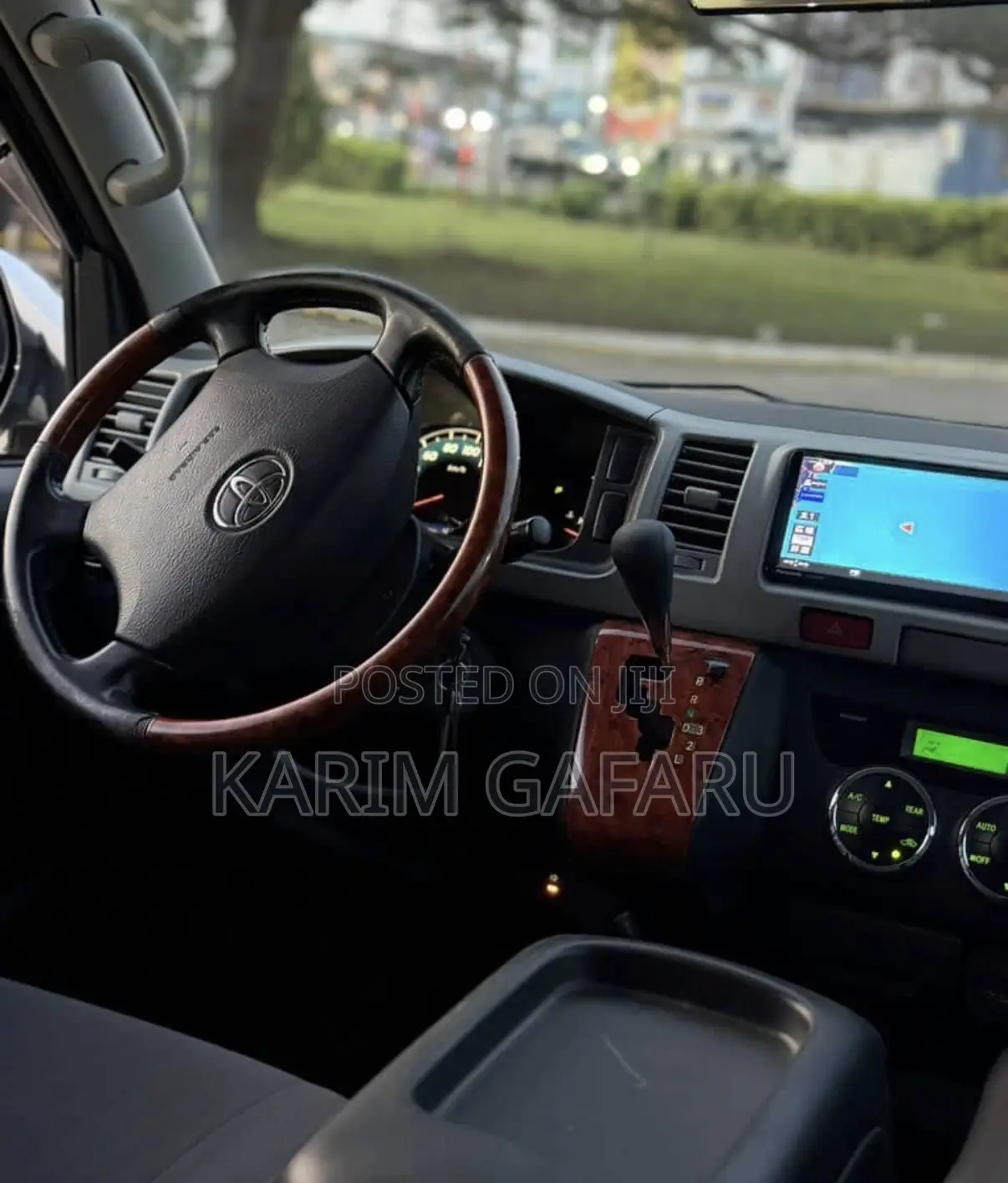 Toyota HiAce 2010 White