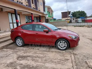 Toyota Yaris 2018 Red