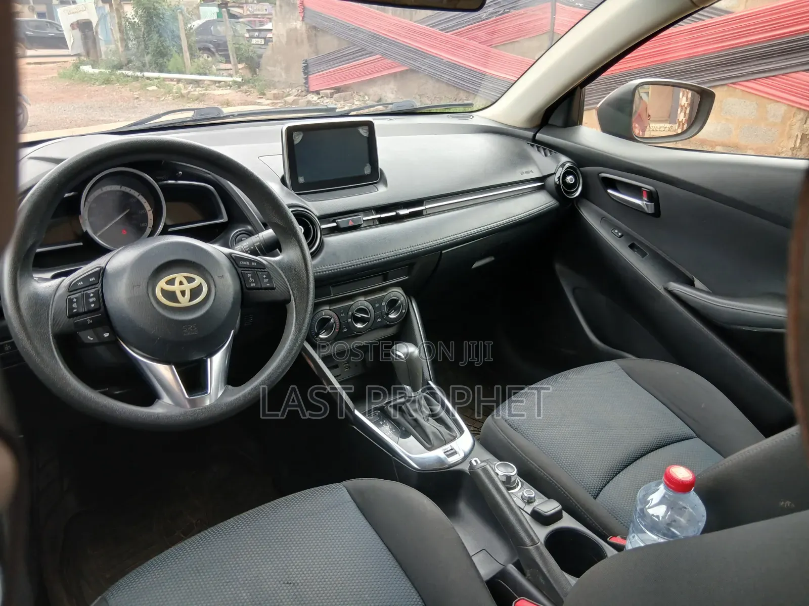 Toyota Yaris 2018 Red