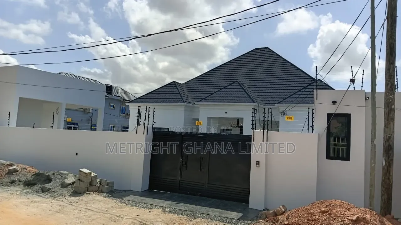 Furnished 4bdrm House in Metright Properties, Baatsona Total for sale