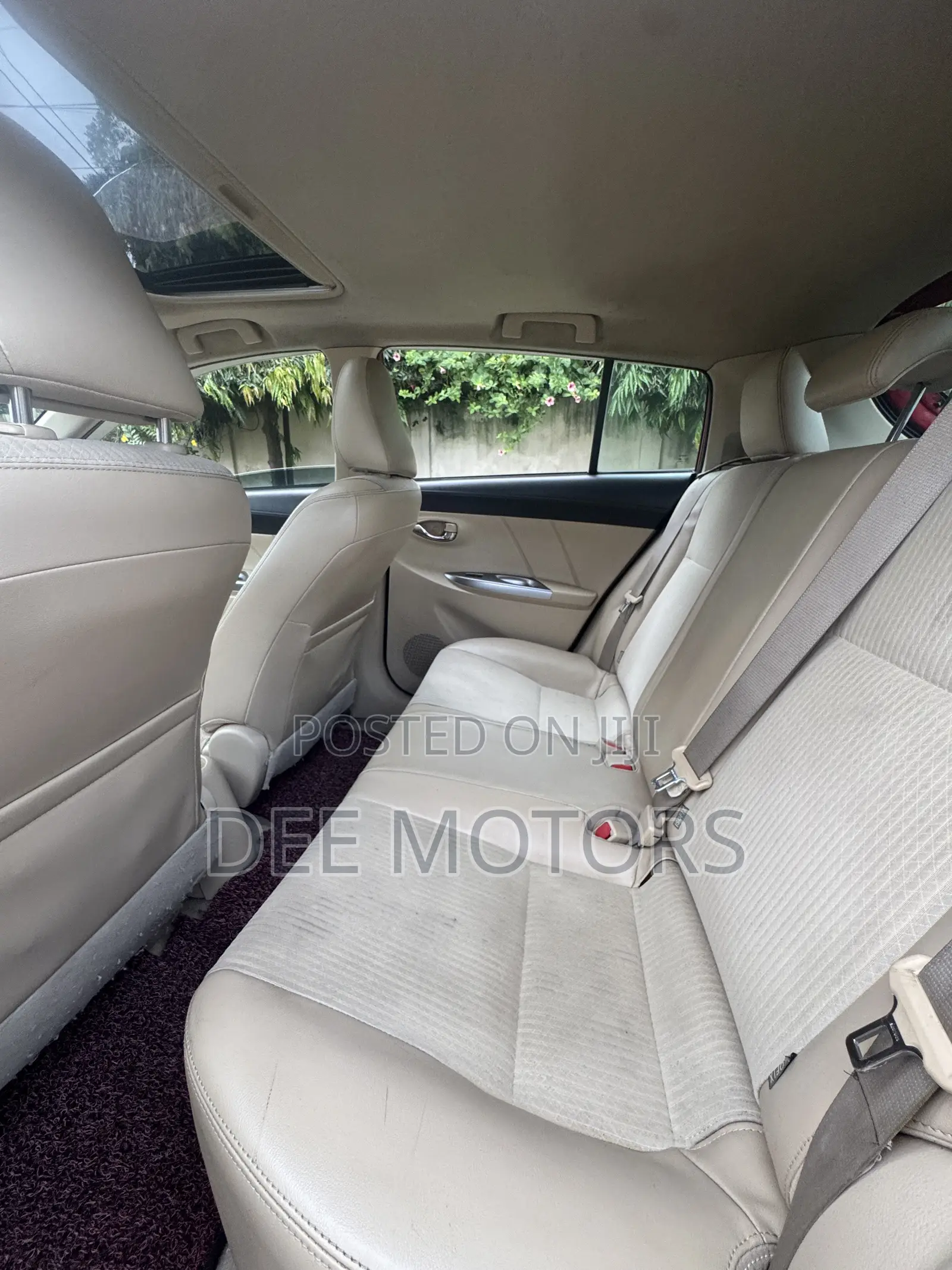 Toyota Yaris SE Hatchback 5dr 2014 Red