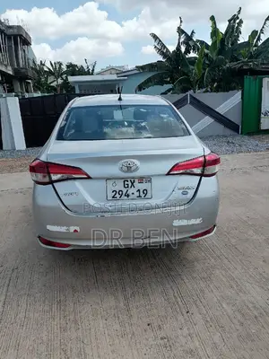 Toyota Yaris LE Sedan 4dr 2019 Silver