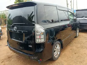 Toyota Voxy 2001 Black