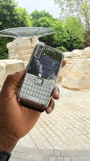 Nokia E71 White
