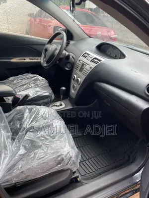 Toyota Yaris 2010 Gray
