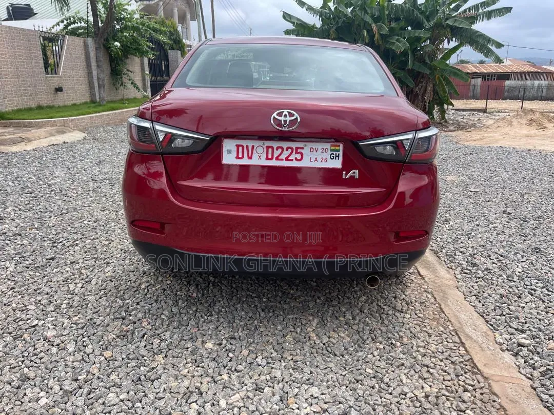 Toyota Yaris iA 1.5 FWD 2018 Red