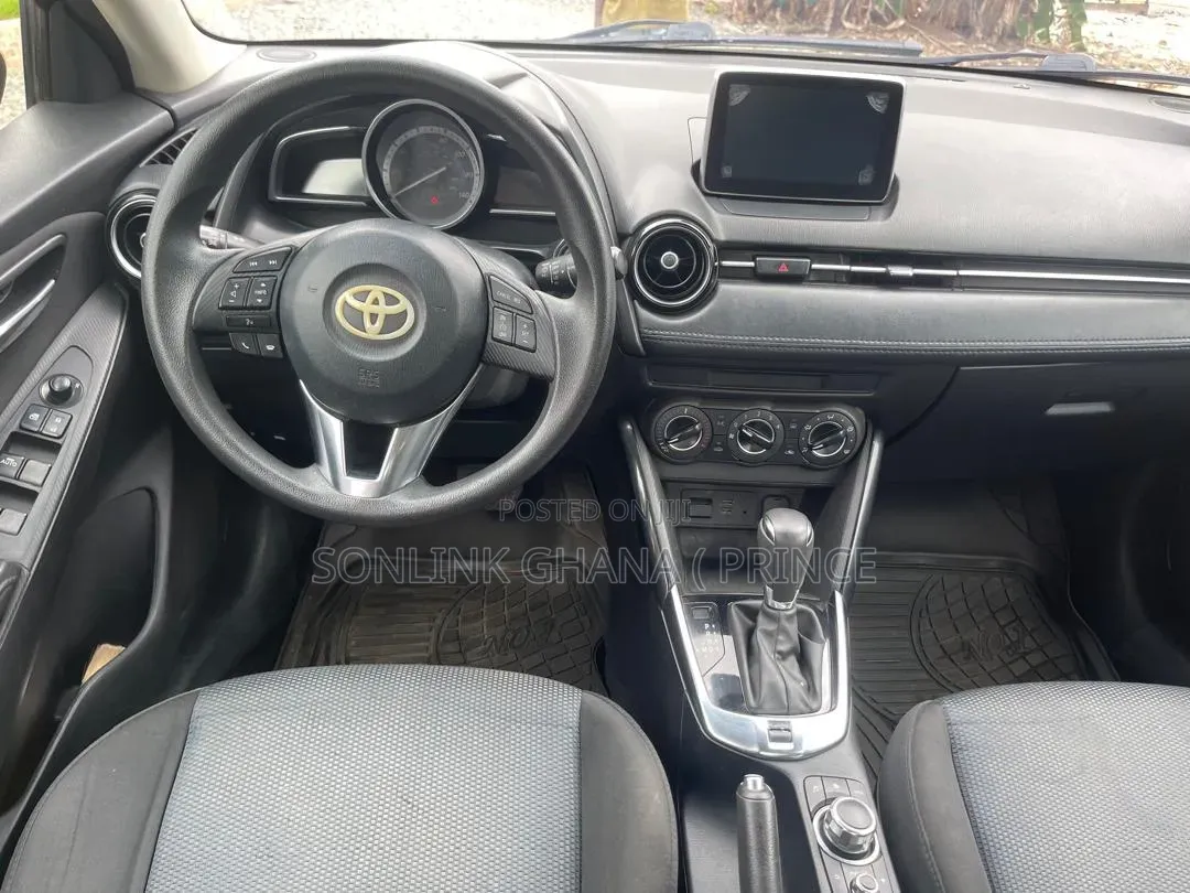 Toyota Yaris iA 1.5 FWD 2018 Red
