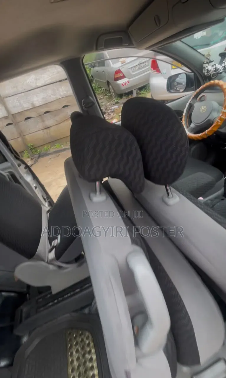 Toyota Sienta 1.5 FWD 2009 Silver