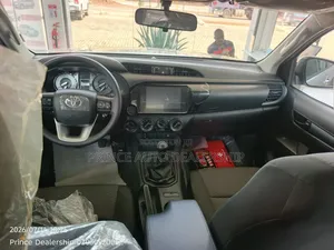 New Toyota Hilux 2025 Silver