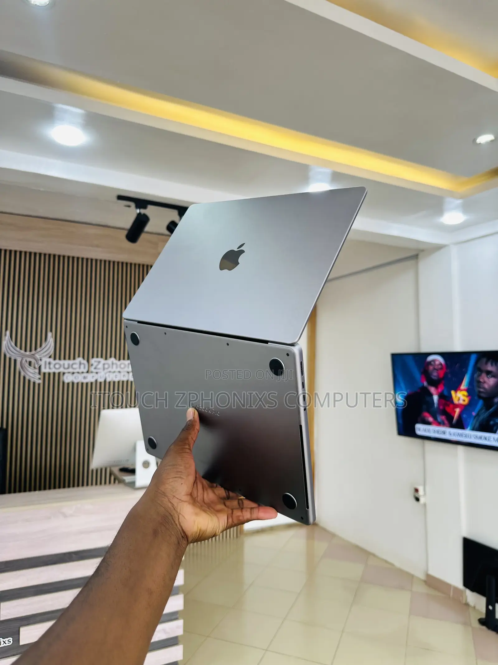 Laptop Apple MacBook Pro 2021 M1 16GB Apple M1 Pro SSD 512GB