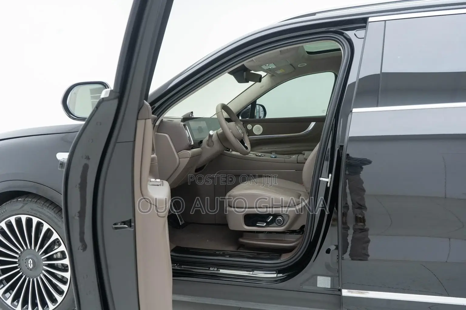 New AITO M9 1.5 Hybrid EREV AWD 2024 Black