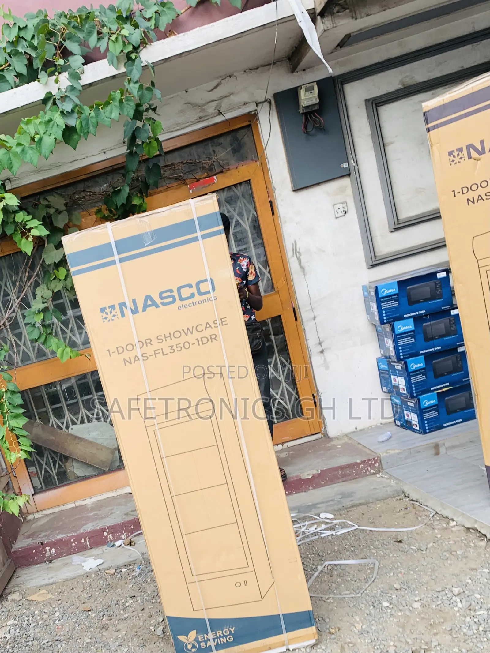 Secure Best Nasco NAS-FL360-1DR 298-Liter Single-Door Display
