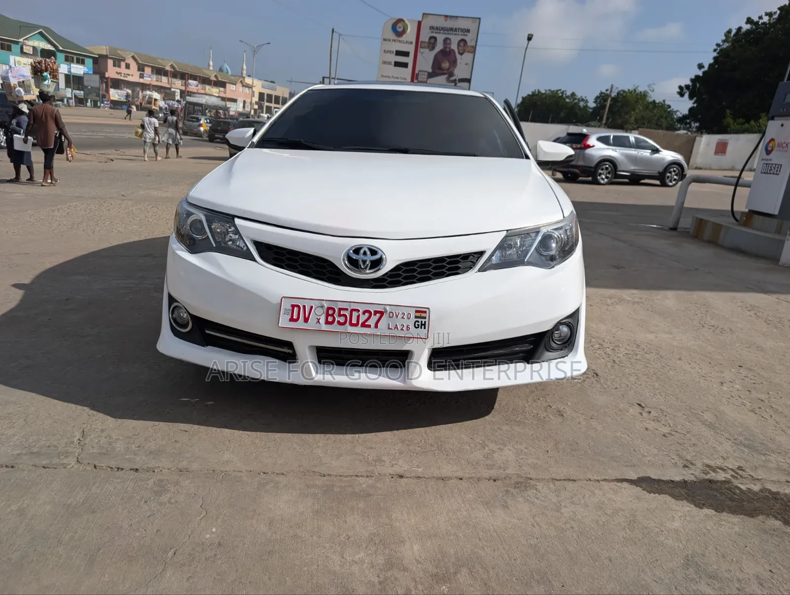 Toyota Camry SE 4dr Sedan (2.5L 4cyl 6A) 2013 White