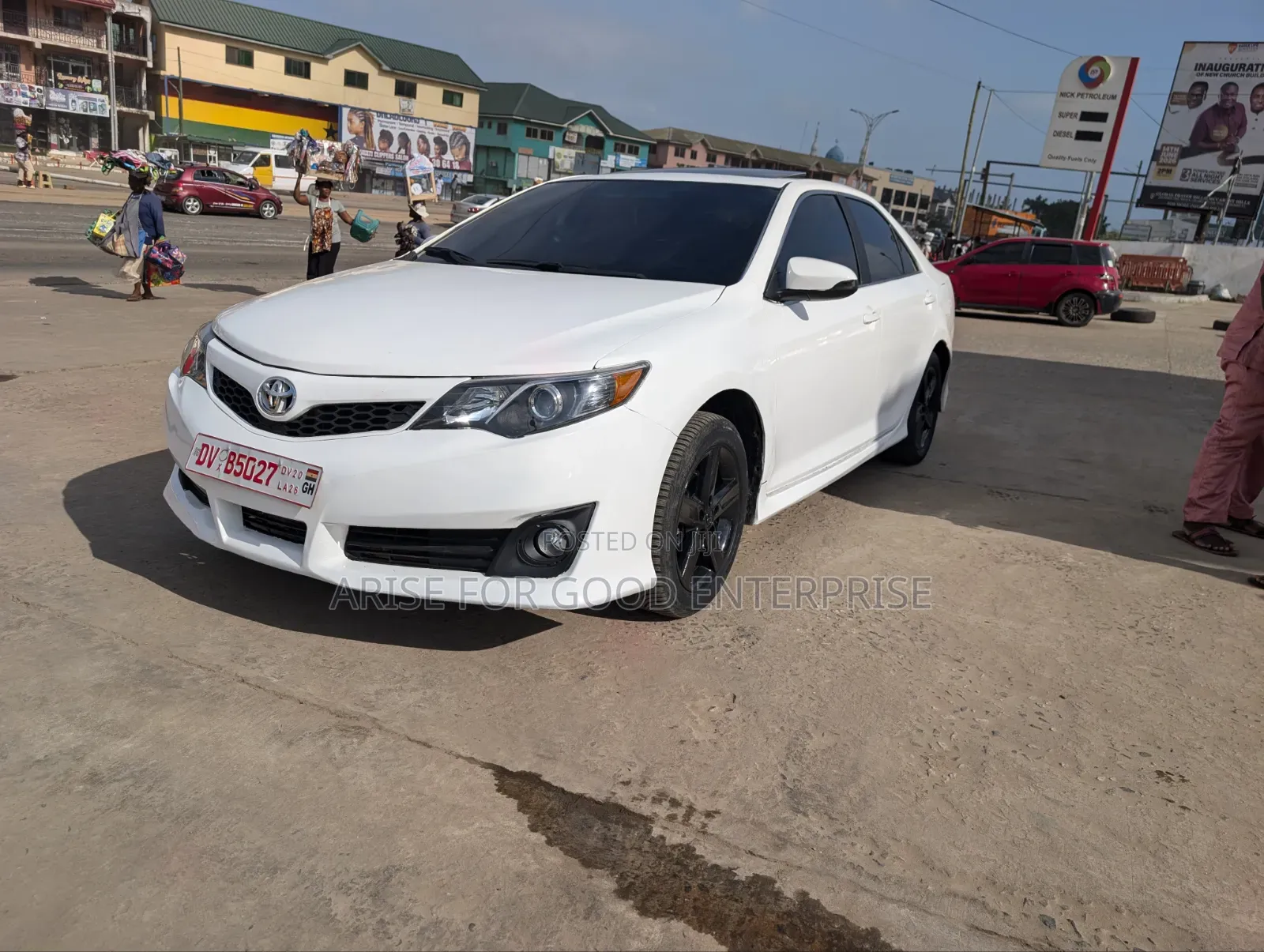 Toyota Camry SE 4dr Sedan (2.5L 4cyl 6A) 2013 White