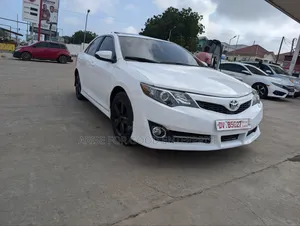 Toyota Camry SE 4dr Sedan (2.5L 4cyl 6A) 2013 White