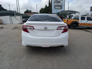 Toyota Camry SE 4dr Sedan (2.5L 4cyl 6A) 2013 White