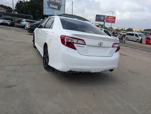 Toyota Camry SE 4dr Sedan (2.5L 4cyl 6A) 2013 White