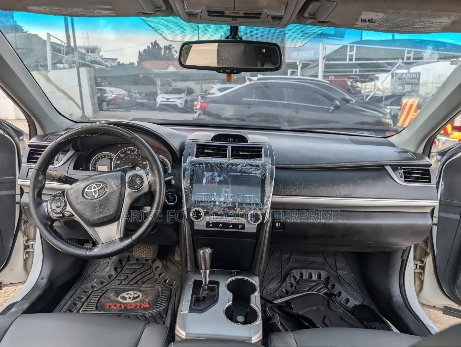 Toyota Camry SE 4dr Sedan (2.5L 4cyl 6A) 2013 White
