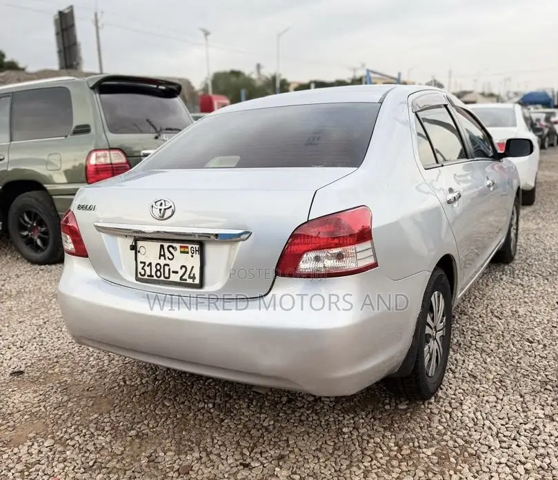 Toyota Belta 2010 Silver