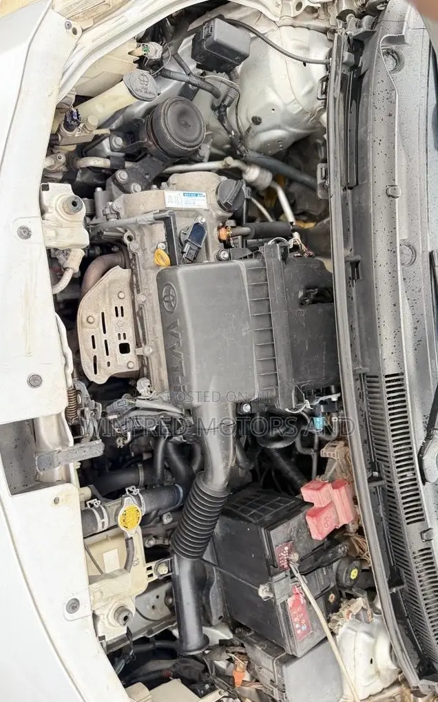 Toyota Belta 2010 Silver