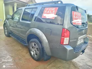 Nissan Pathfinder LE 4x4 2008 Gray