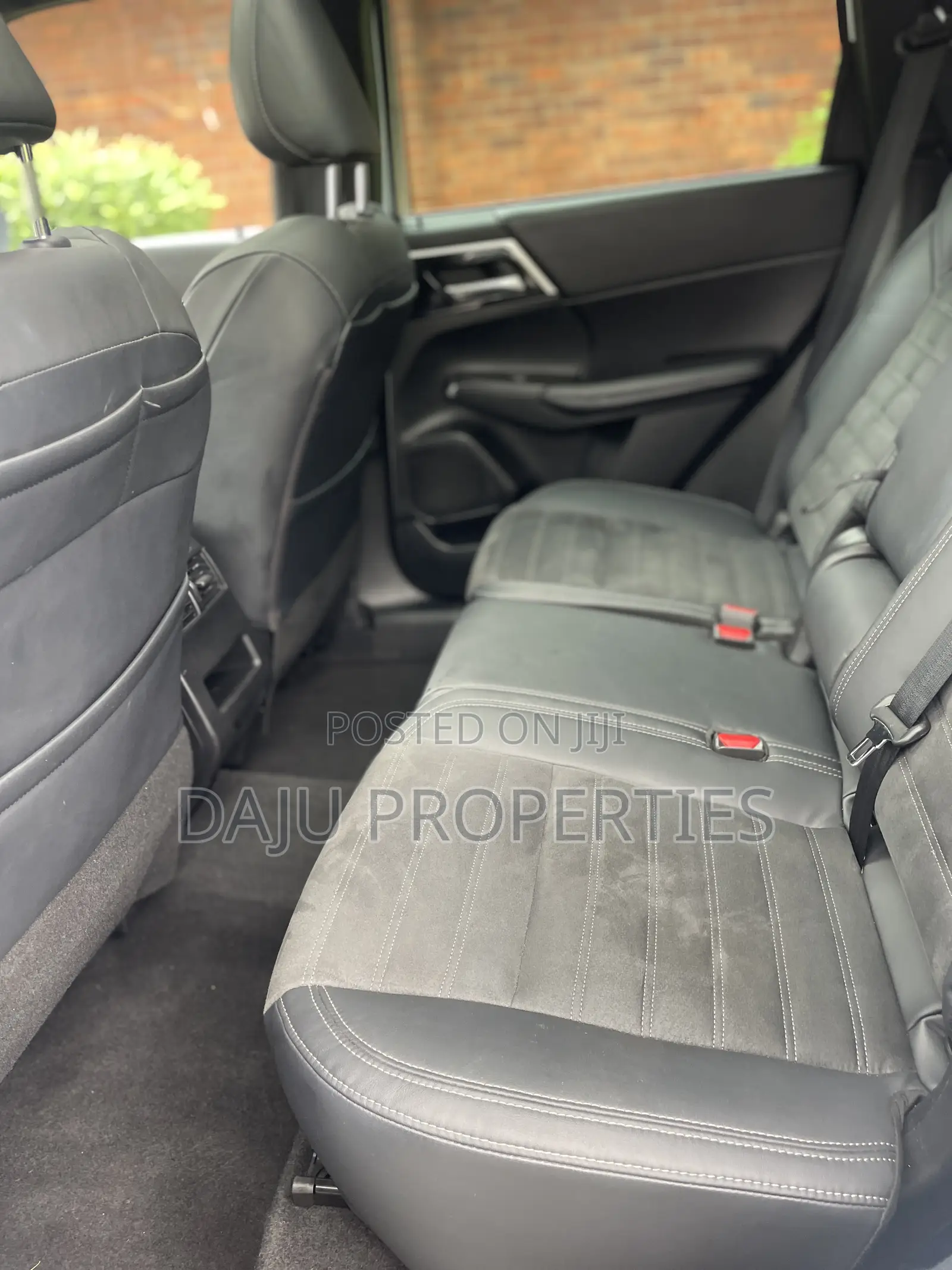 Mitsubishi Outlander SE Launch Edition 2022 White