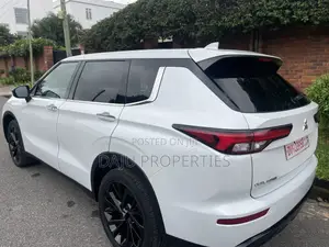 Mitsubishi Outlander SE Launch Edition 2022 White