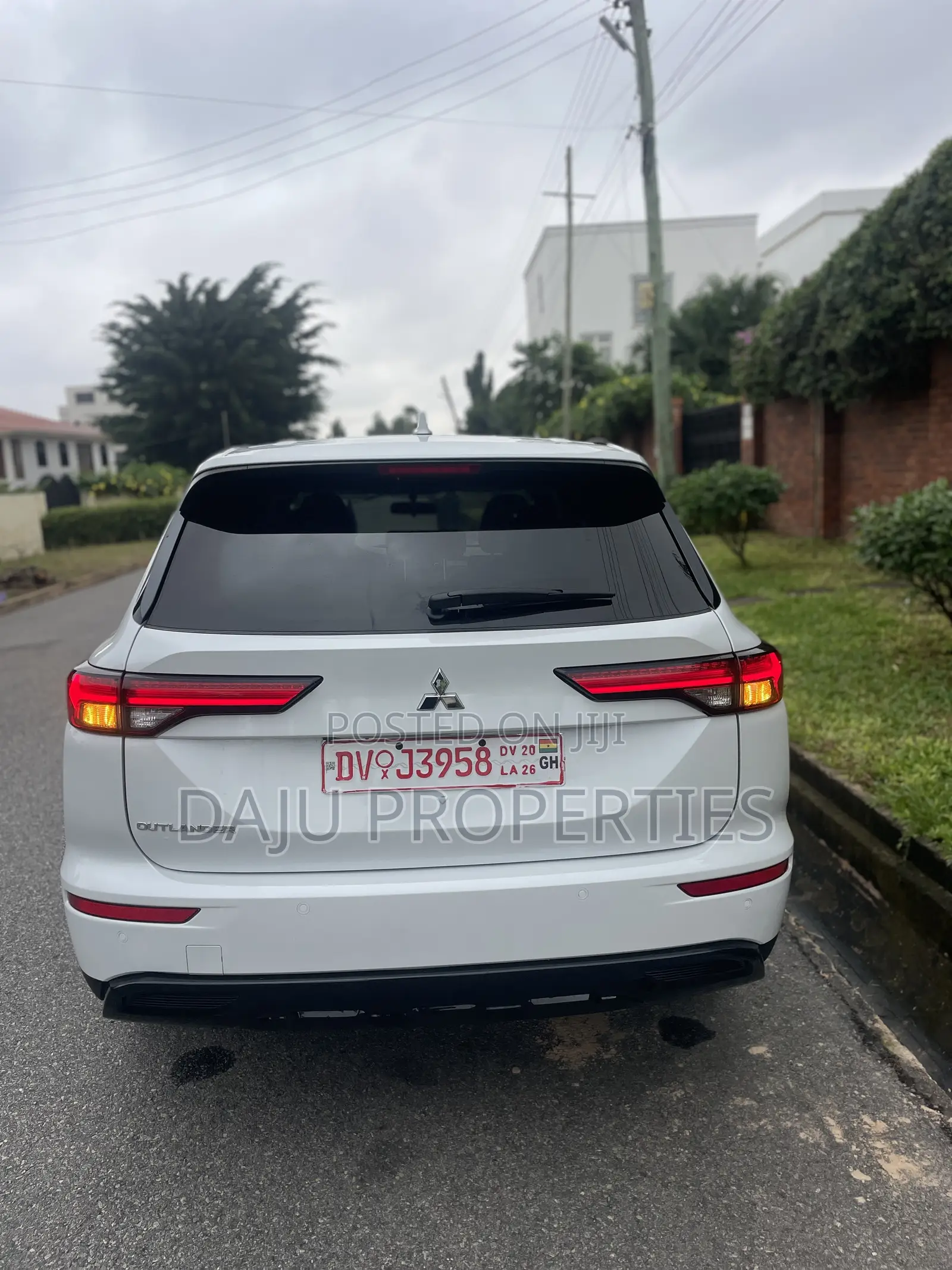 Mitsubishi Outlander SE Launch Edition 2022 White