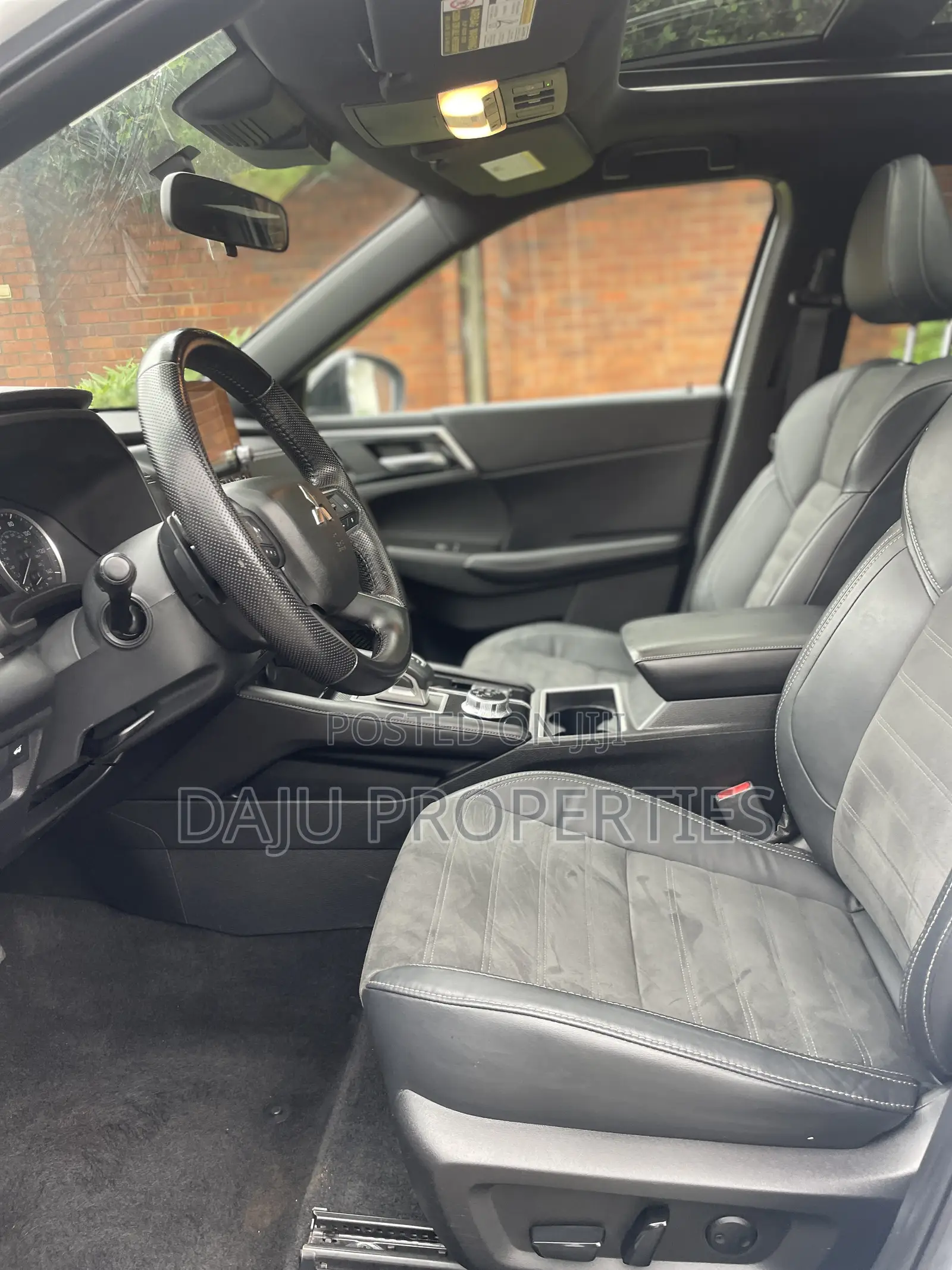Mitsubishi Outlander SE Launch Edition 2022 White