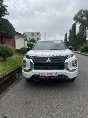 Mitsubishi Outlander SE Launch Edition 2022 White