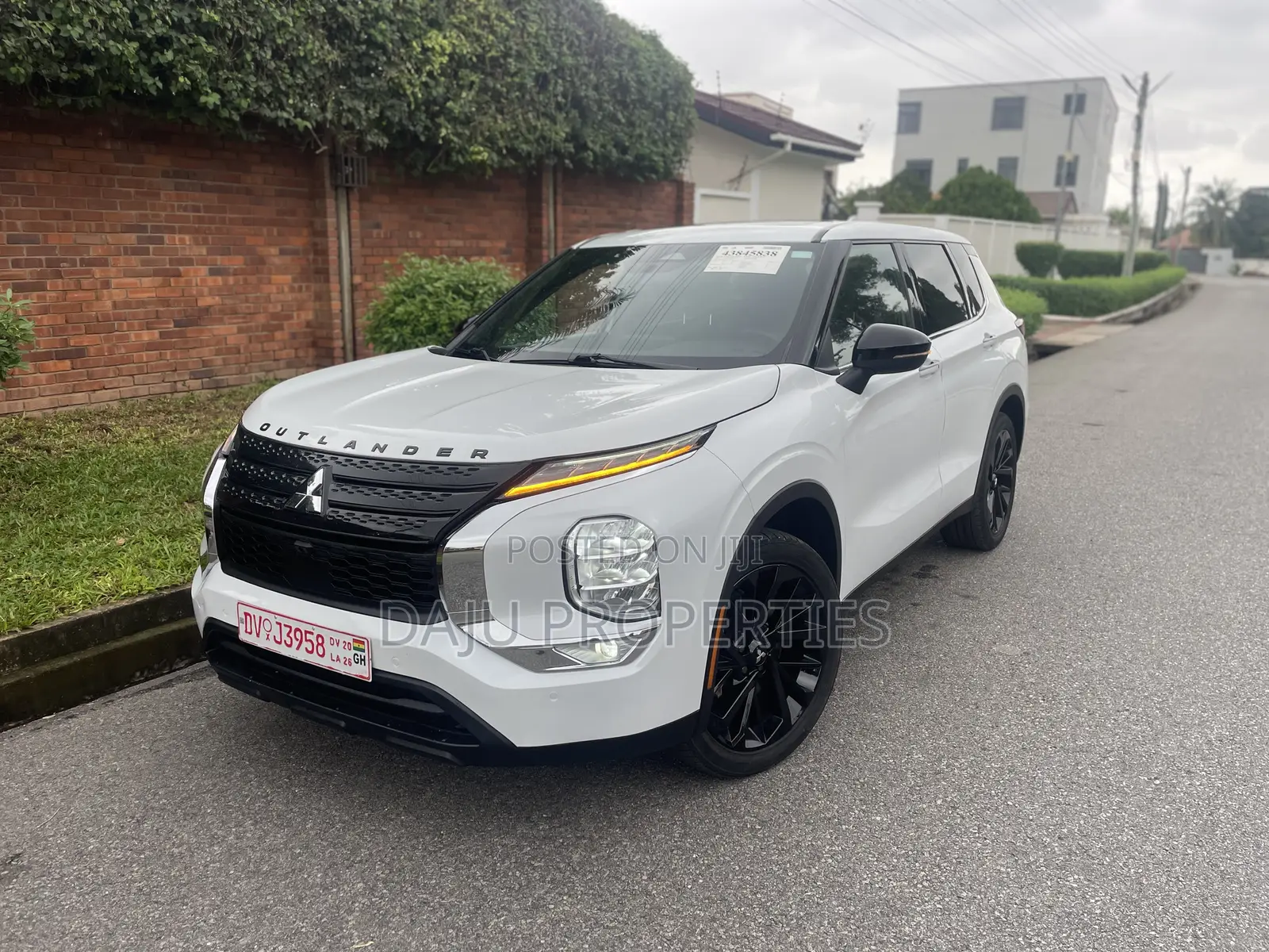Mitsubishi Outlander SE Launch Edition 2022 White