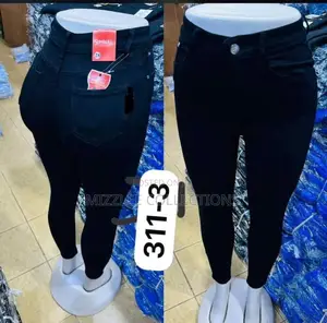 Quality Ladies Stretchy Black Jeans in 28-36