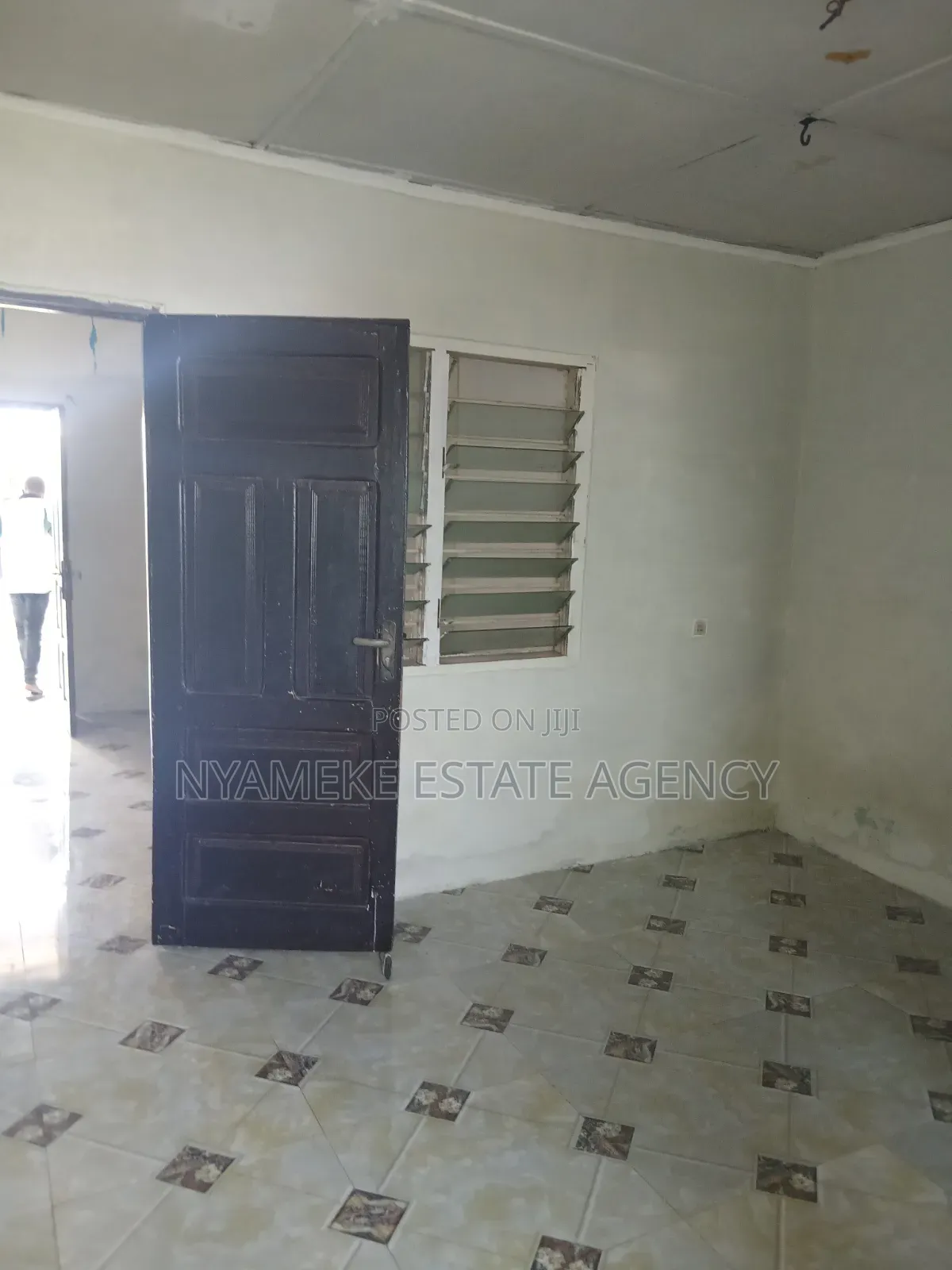 1bdrm Apartment in Zone 6, Exhibition for rent