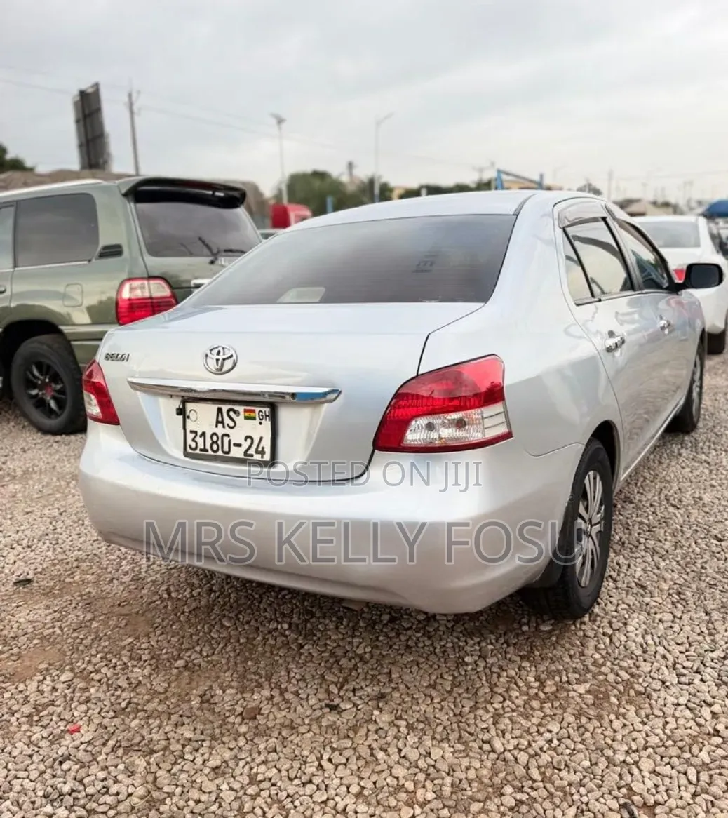 Toyota Belta 2010 Silver