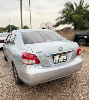 Toyota Belta 2010 Silver