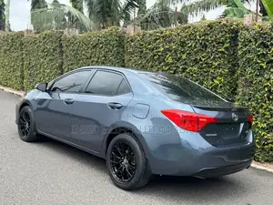Toyota Corolla XSE 4dr Sedan (1.8L 4cyl CVT) 2017 Gray