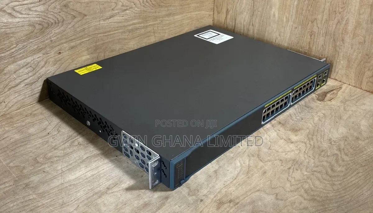 Cisco WS-C2960-Catalyst 2960 24 10/100 Poe + 2 T/SFP LAN Lite