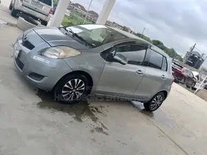 Toyota Vitz 1.5 FWD 5dr 2010 Silver