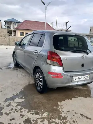 Toyota Vitz 1.5 FWD 5dr 2010 Silver