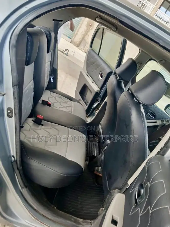 Toyota Vitz 1.5 FWD 5dr 2010 Silver