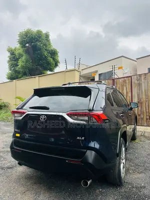 Toyota RAV4 XLE Premium AWD 2023 Blue