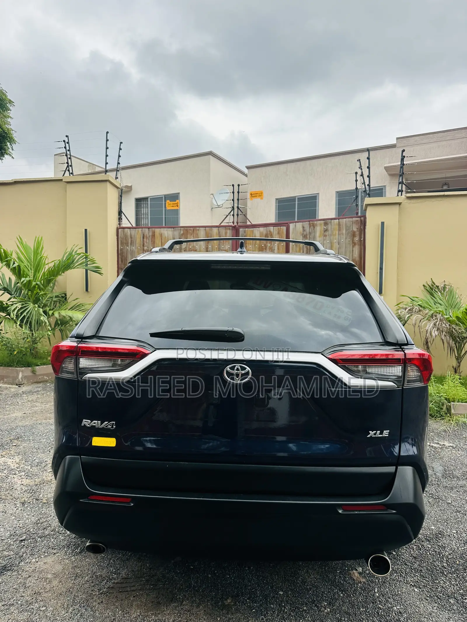 Toyota RAV4 XLE Premium AWD 2023 Blue