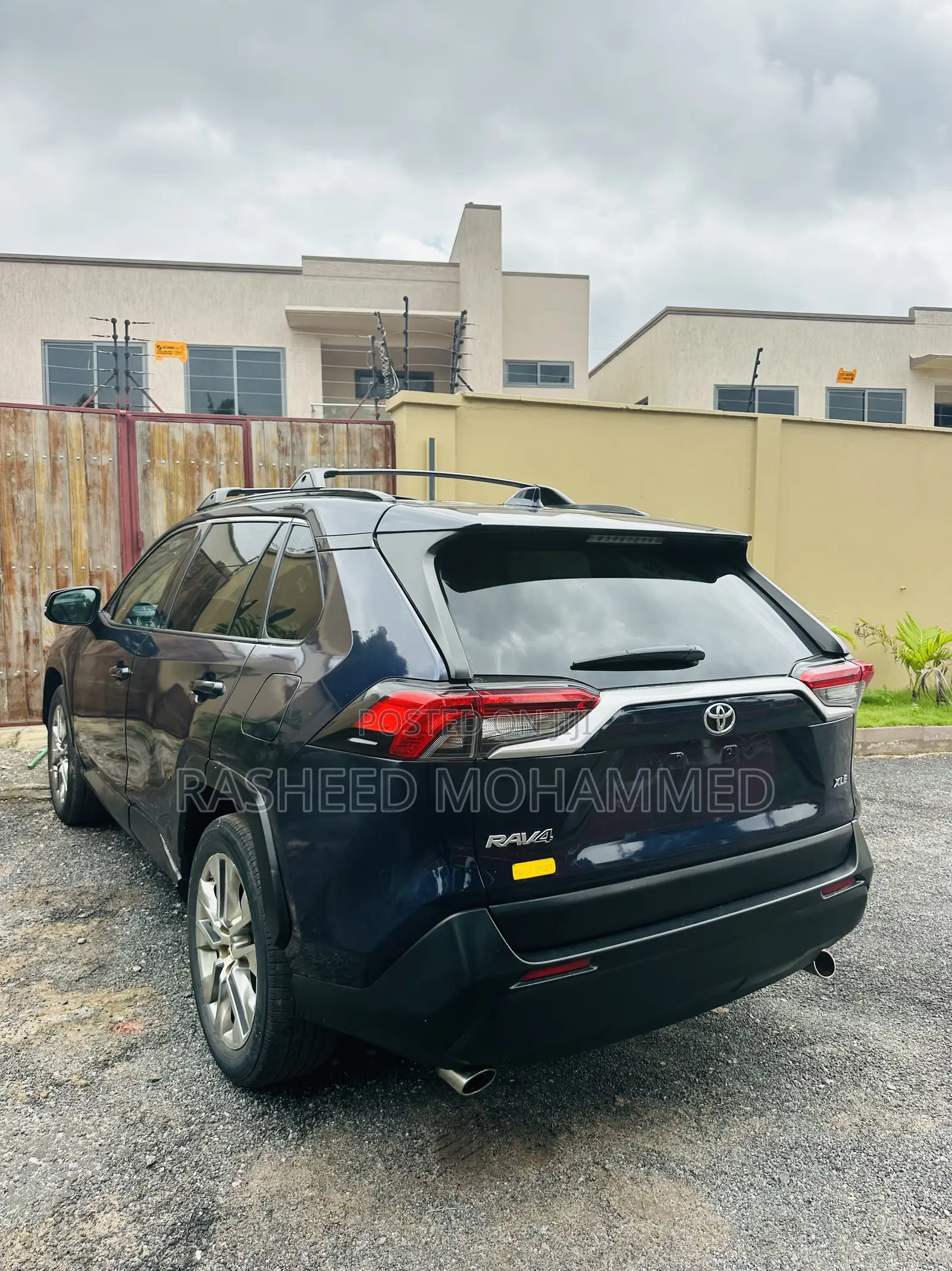 Toyota RAV4 XLE Premium AWD 2023 Blue