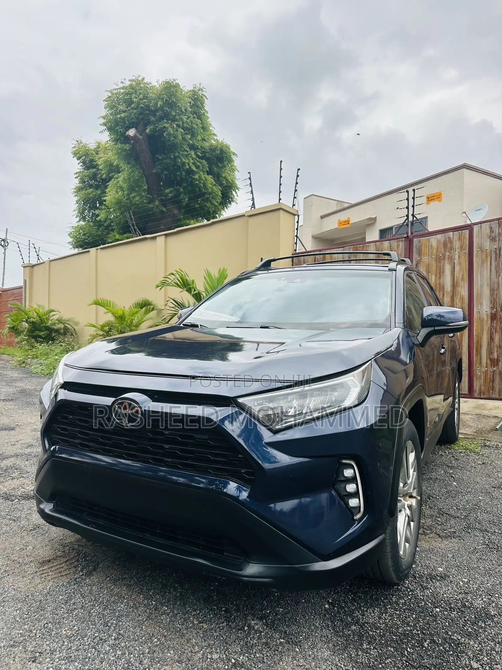 Toyota RAV4 XLE Premium AWD 2023 Blue
